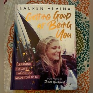 NWT Getting Good At Being You - book by Lauren Alaina